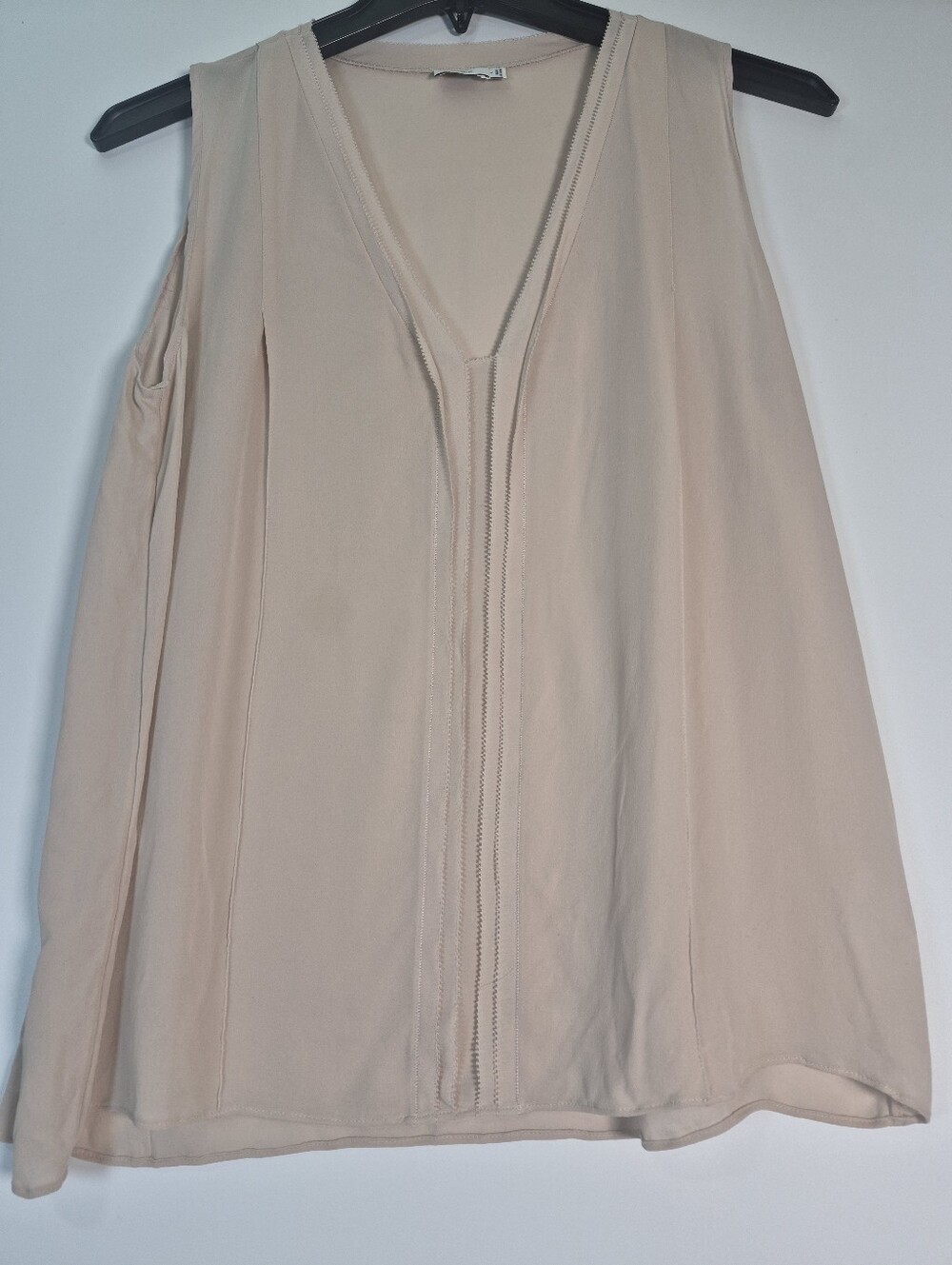 Vince. 100% Silk Sleeveless Blouse - Cream / Nude - Women's Size Large (L)